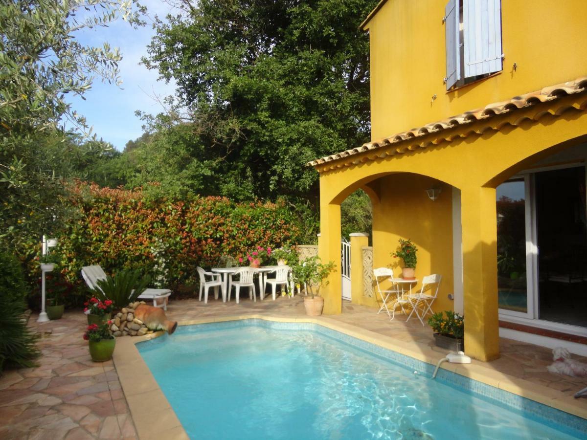Deux Chambres Chez L'Habitant Dans Villa De Charme Avec Piscine Et Proche Mer Cuers Exterior photo