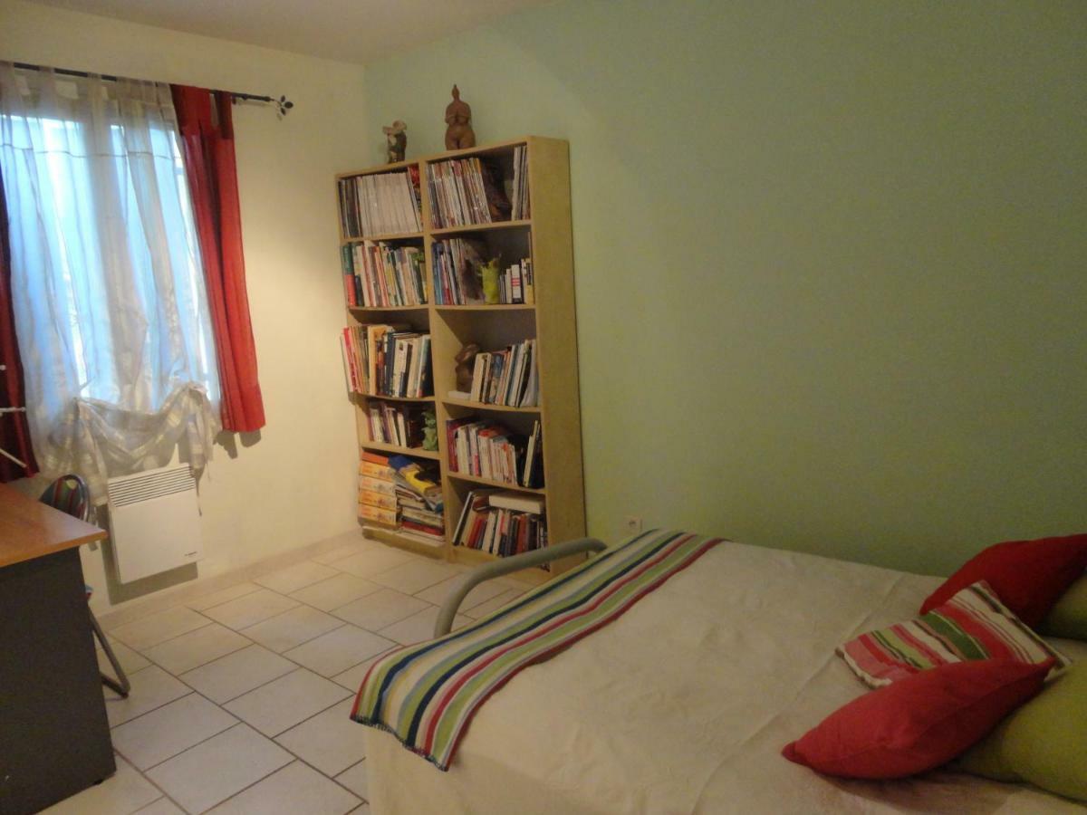 Deux Chambres Chez L'Habitant Dans Villa De Charme Avec Piscine Et Proche Mer Cuers Exterior photo